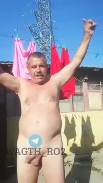 Isi cauta jumatatea. Clip de prezentare.